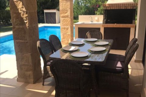 4 bedrooms Villa in Paphos,  No. 38329 4