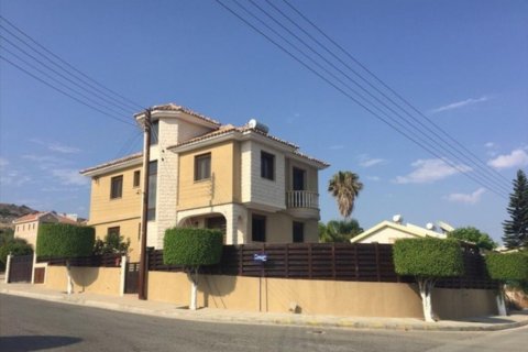 4 bedrooms Villa in Limassol,  No. 38328