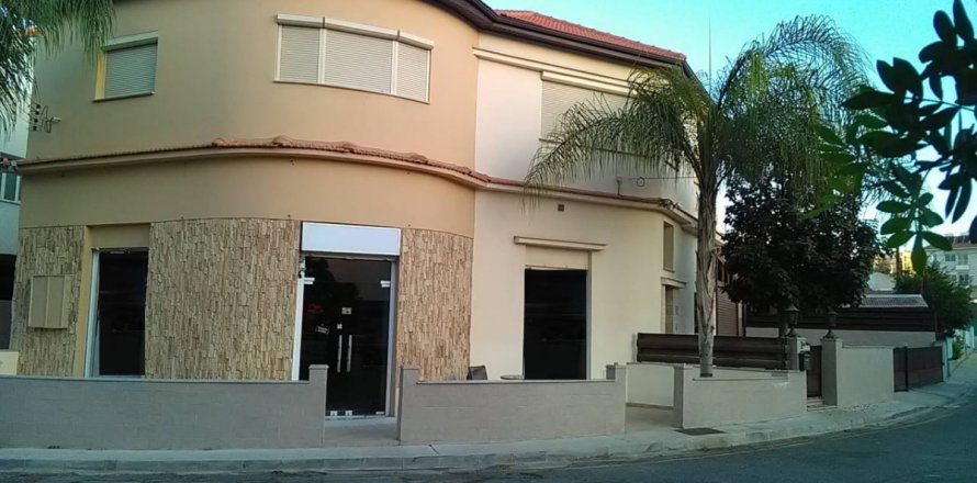 3 bedrooms Villa in Nicosia, No. 38333