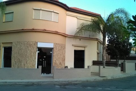 3 bedrooms Villa in Nicosia, No. 38333 2