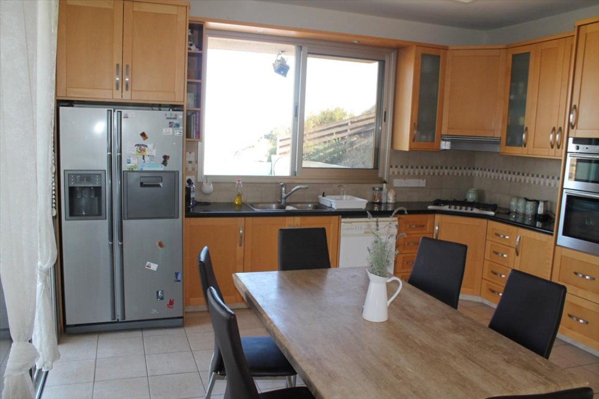4 bedrooms Villa in Limassol, Cyprus No. 38327