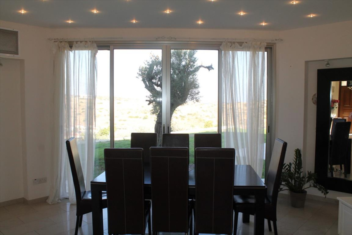 4 bedrooms Villa in Limassol, Cyprus No. 38327