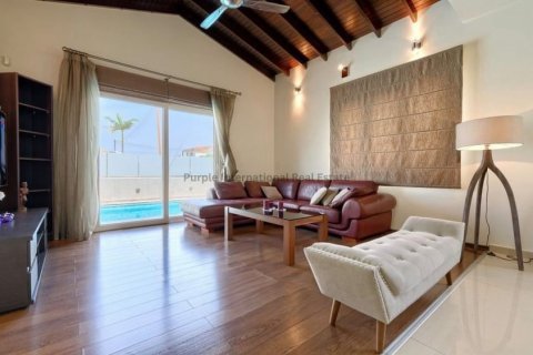 6 bedrooms Villa in Paphos,  No. 37891 20