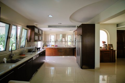 6 bedrooms Villa in Paphos,  No. 37891 7