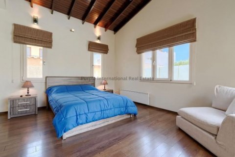 6 bedrooms Villa in Paphos,  No. 37891 13