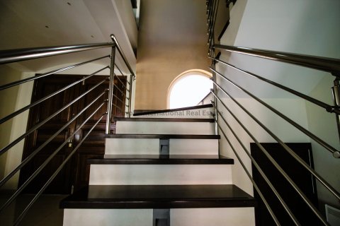 6 bedrooms Villa in Paphos,  No. 37891 12