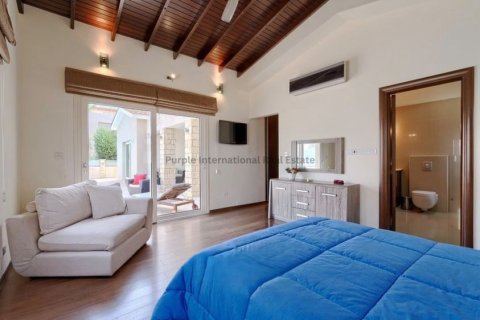 6 bedrooms Villa in Paphos,  No. 37891 14
