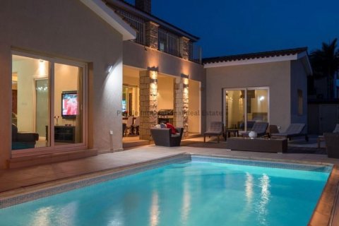 6 bedrooms Villa in Paphos,  No. 37891 5