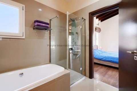 6 bedrooms Villa in Paphos,  No. 37891 15