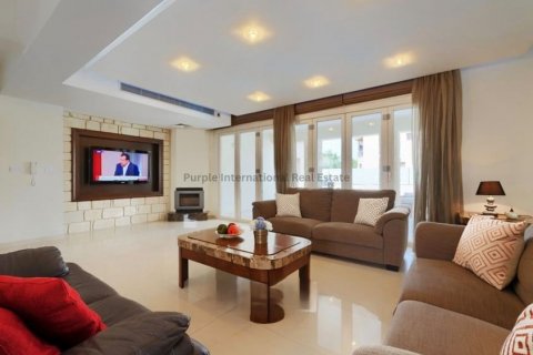 6 bedrooms Villa in Paphos,  No. 37891 2