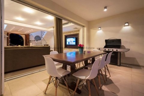 6 bedrooms Villa in Paphos,  No. 37891 9