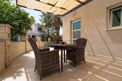 6 bedrooms Villa in Paphos,  No. 37891 11