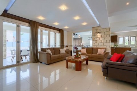 6 bedrooms Villa in Paphos,  No. 37891 22