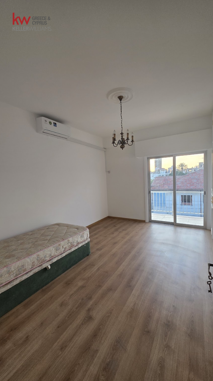 9 rooms Office in Nicosia, Cyprus No. 51809
