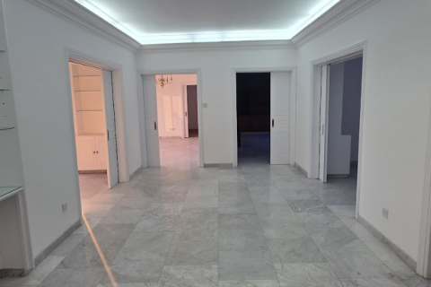 Офис с 9 комнатами в Никосия,  № 51809