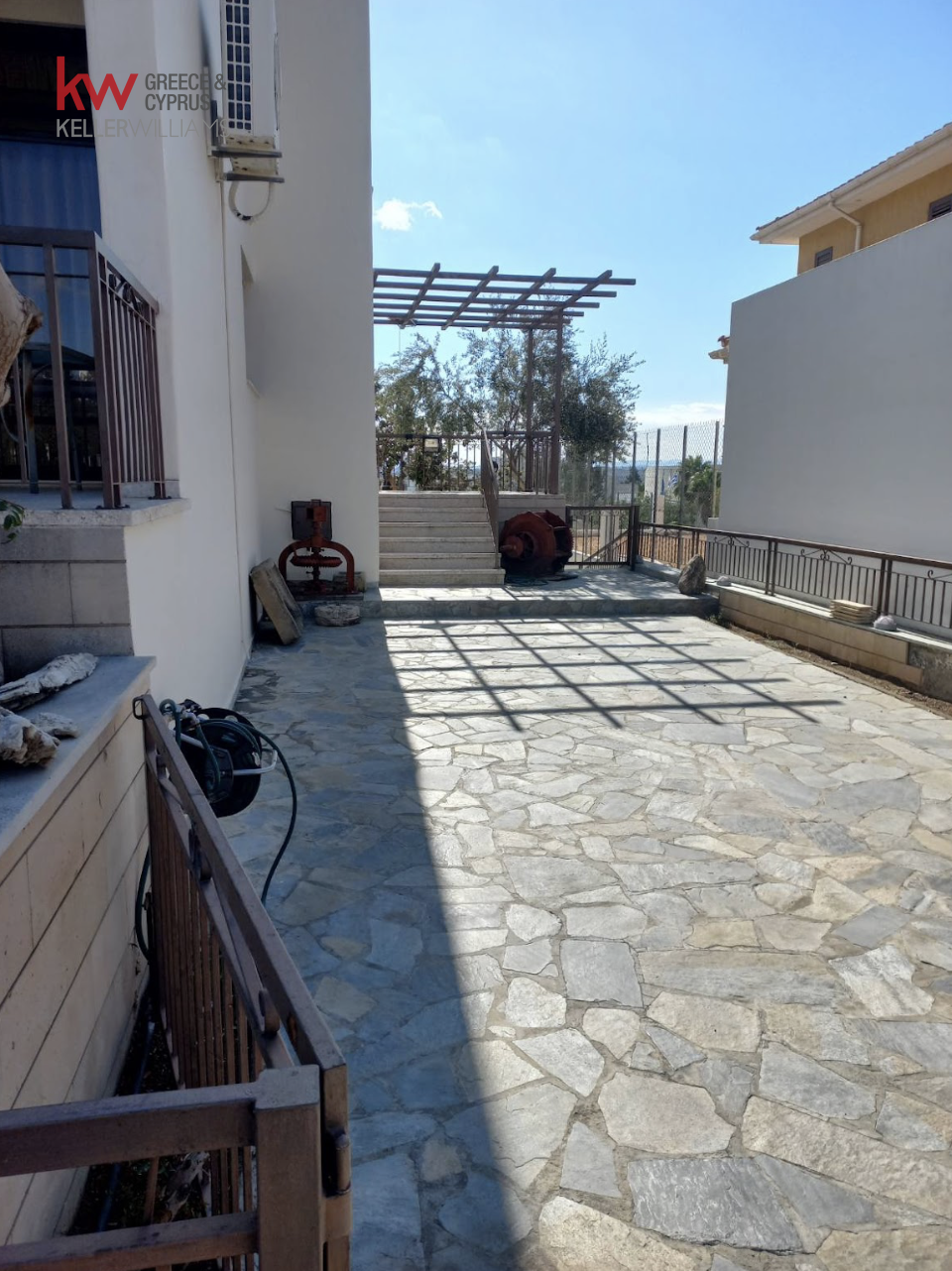 452m2 Commercial property in Aglandjia, Nicosia, Cyprus No. 51814