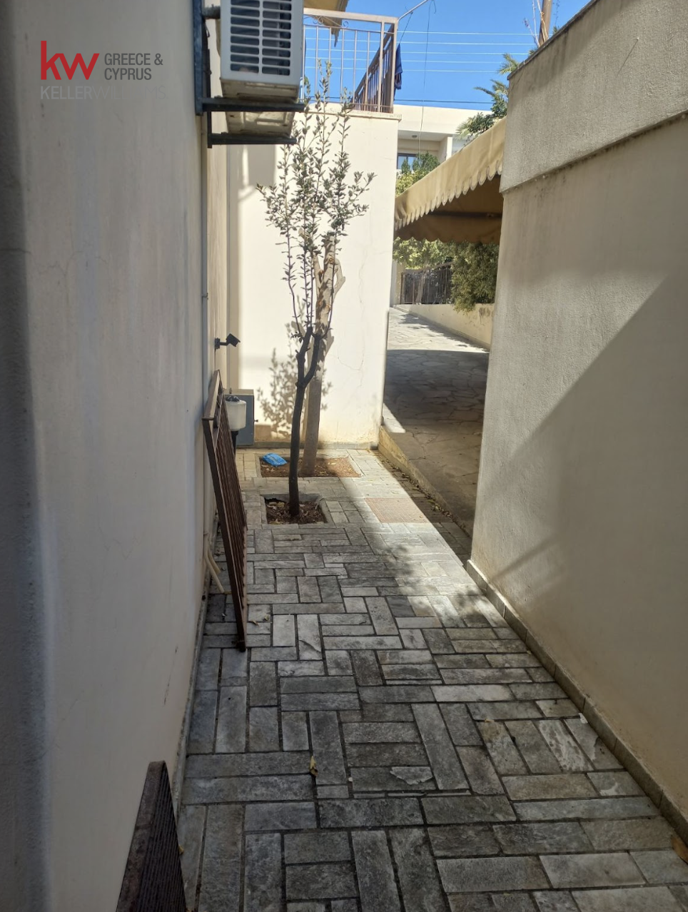 452m2 Commercial property in Aglandjia, Nicosia, Cyprus No. 51814