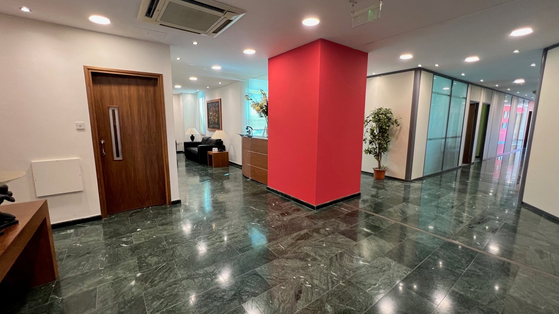 420m2 Office in Limassol, Cyprus No. 28085
