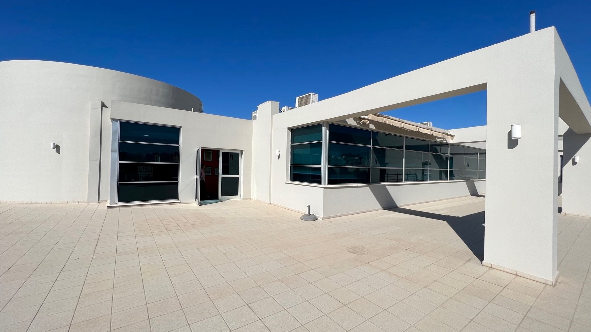 420m2 Office in Limassol, Cyprus No. 28085