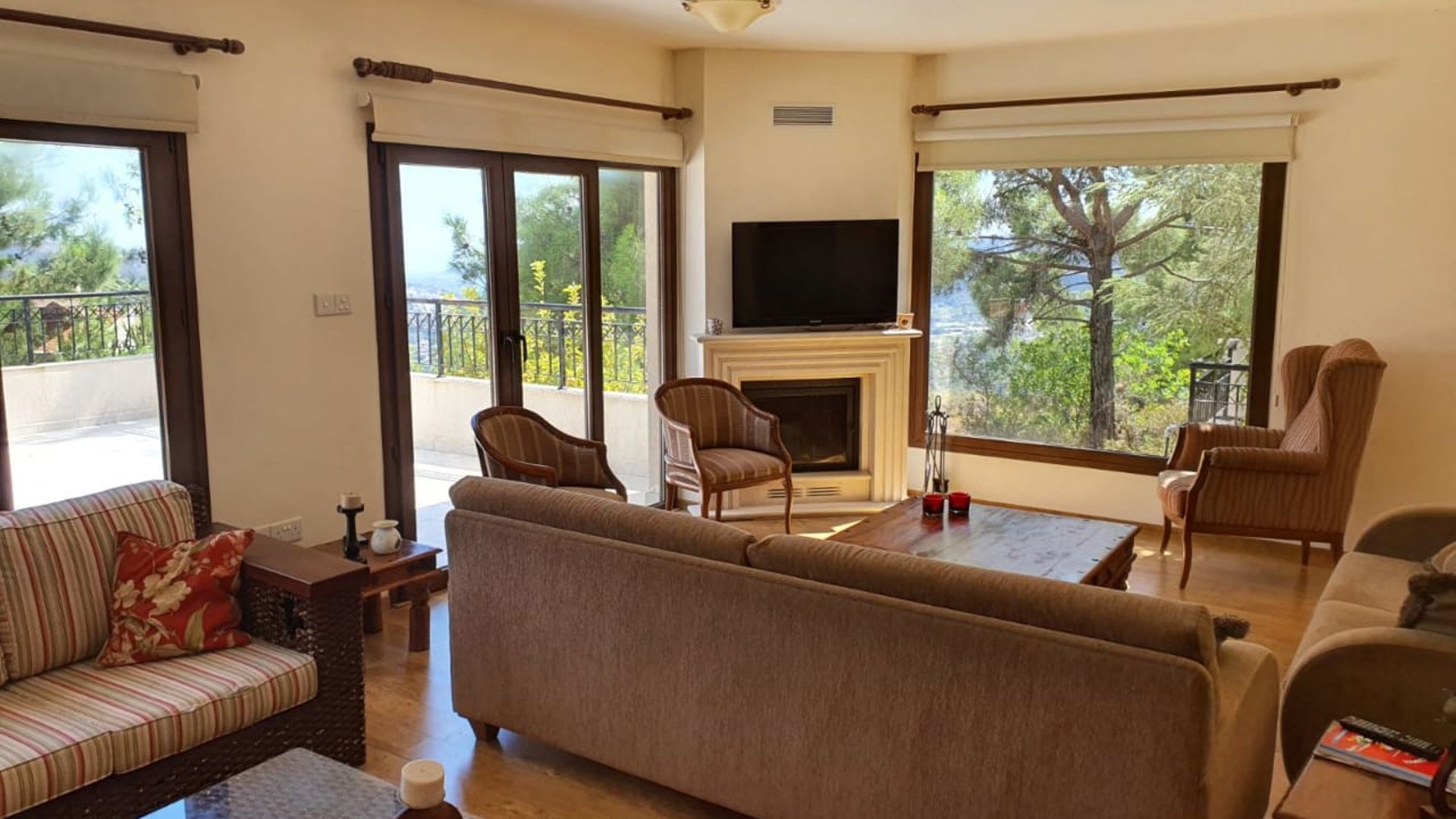 5 bedrooms Villa in Moniatis, Limassol, Cyprus No. 28221