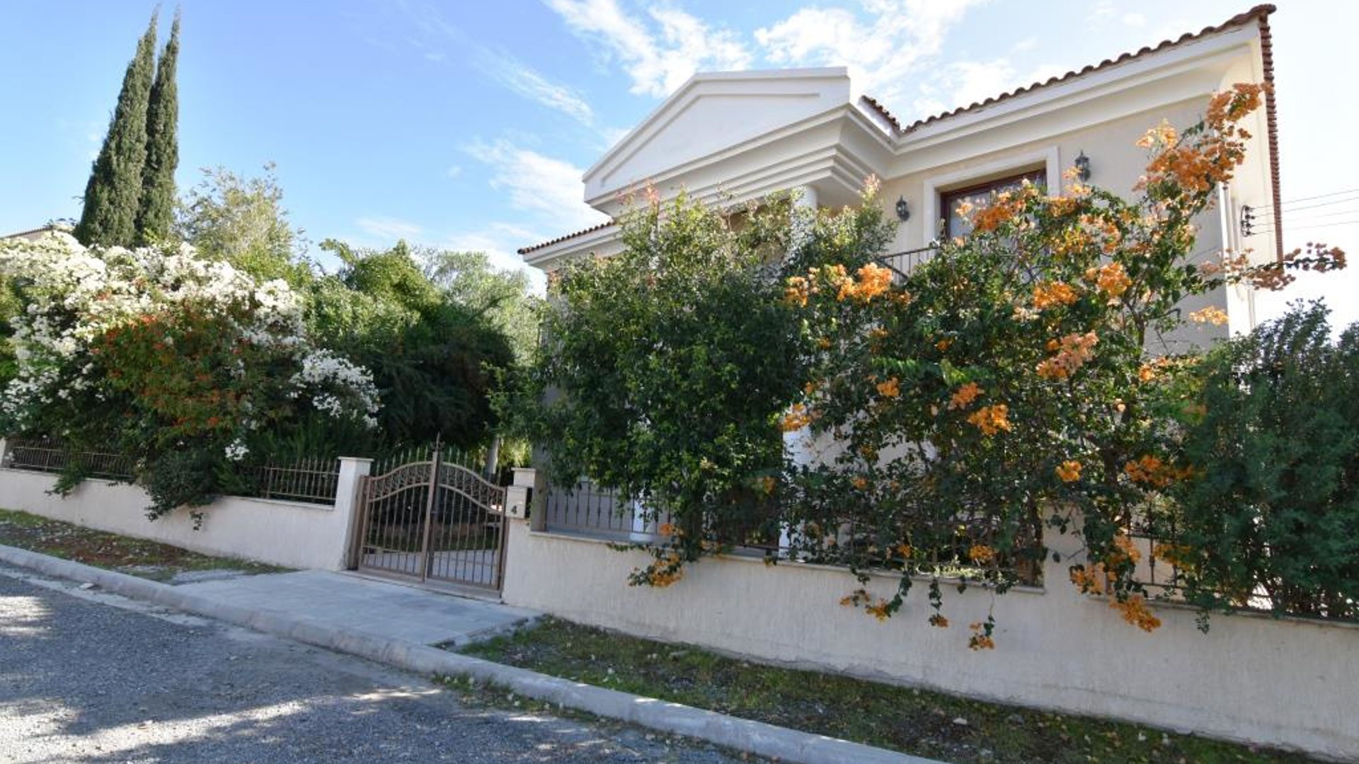 4 bedrooms Villa in Ypsonas, Limassol, Cyprus No. 25798