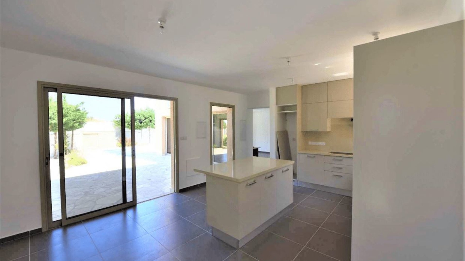 3 bedrooms Villa in Limassol, Cyprus No. 26149
