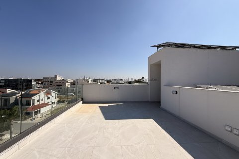 2 bedrooms Apartment in Larnaka,  No. 51858 8