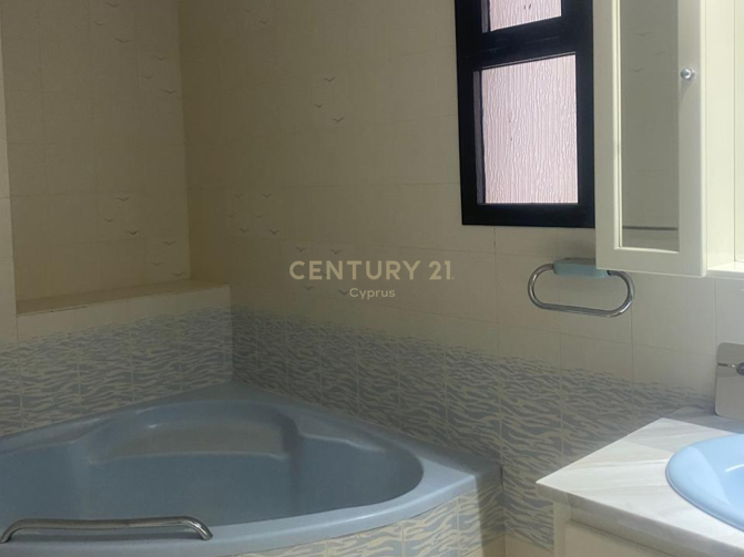 3 bedrooms Villa in Limassol, Cyprus No. 55536