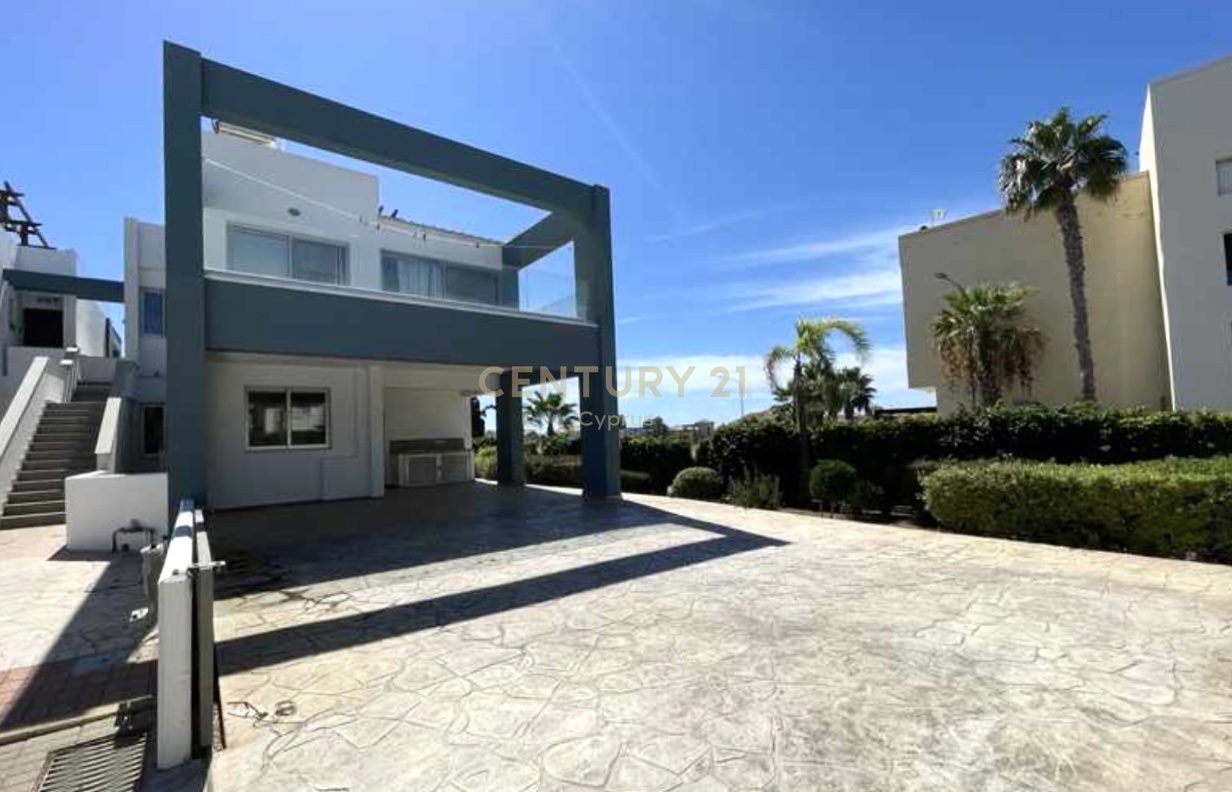 3 bedrooms Apartment in Pervolia, Larnaka, Cyprus No. 54189