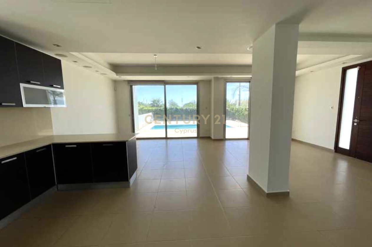 3 bedrooms Apartment in Pervolia, Larnaka, Cyprus No. 54189