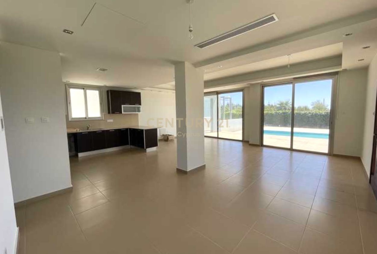 3 bedrooms Apartment in Pervolia, Larnaka, Cyprus No. 54189