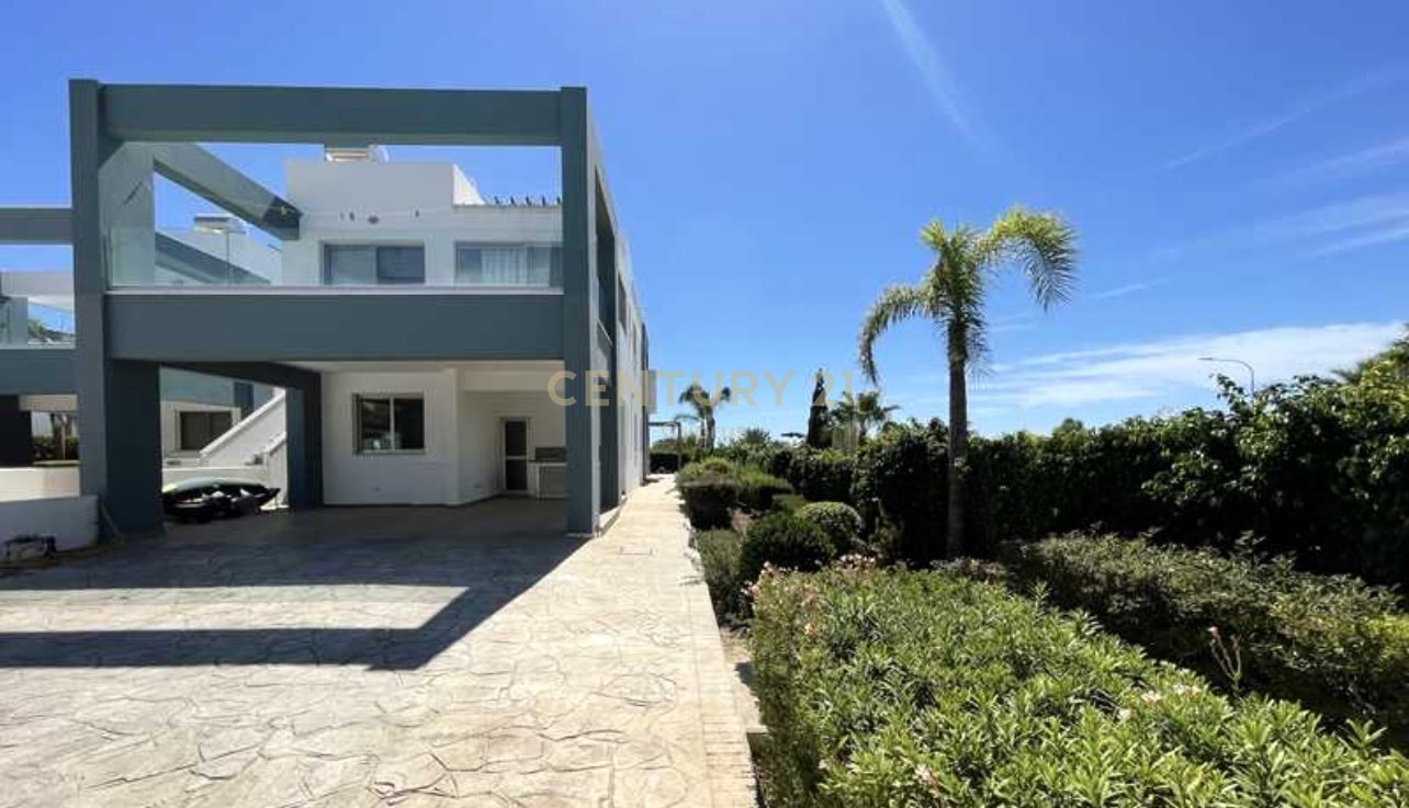 3 bedrooms Apartment in Pervolia, Larnaka, Cyprus No. 54189