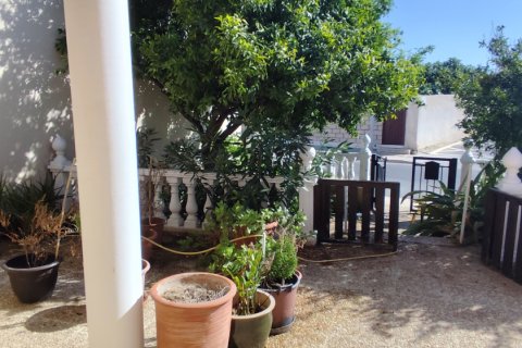 3 bedrooms Townhouse in Larnaka,  No. 39697 3