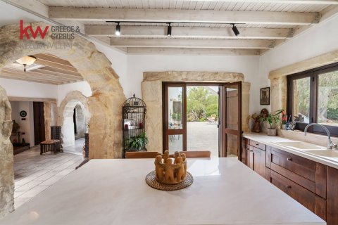 4 bedrooms Villa in Mosfiloti, Larnaka,  No. 39696 22