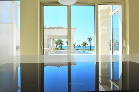 5 bedrooms Villa in Pervolia, Larnaka,  No. 46060 10