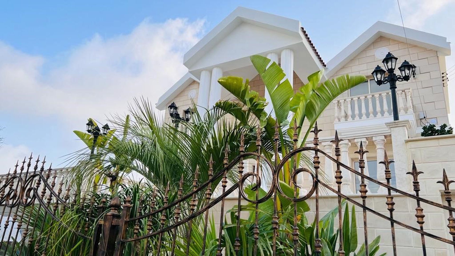 5 bedrooms Villa in Limassol, Cyprus No. 28857