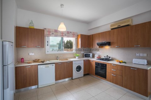 Вилла с 4 спальнями в Паралимни, Аммохостос, Кипр № 37508 5