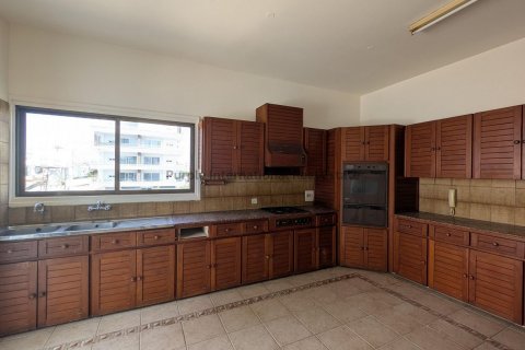 3 bedrooms Apartment in Larnaka, Cyprus No. 37506 5