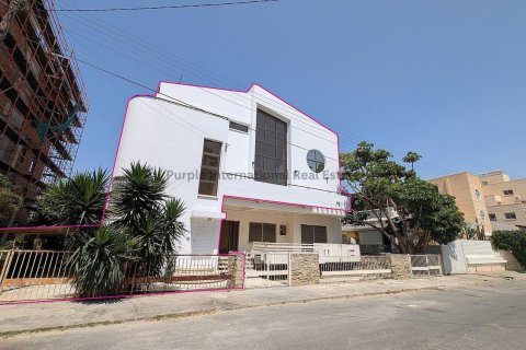 Квартира с 3 спальнями в Ларнака, Кипр № 37506 2