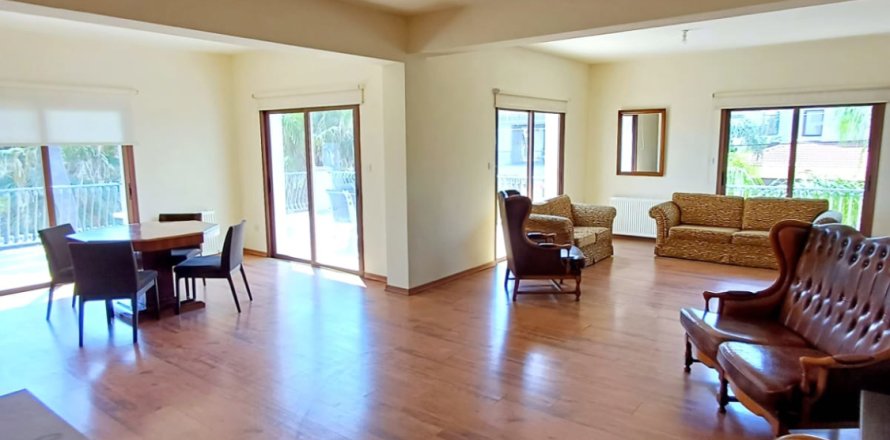 3 bedrooms Apartment in Larnaka,  No. 50940