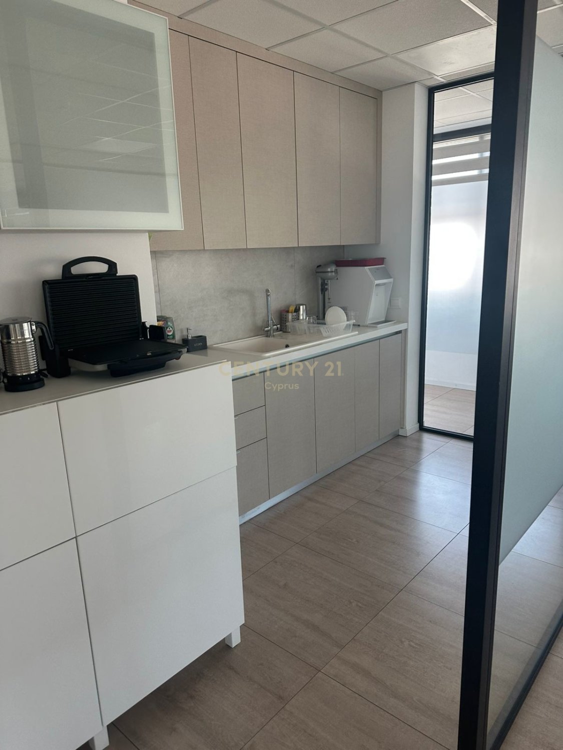380m2 Office in Germasogeia, Limassol, Cyprus No. 53916