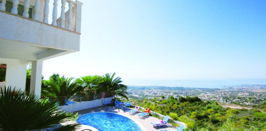 Вилла с 3 спальнями в Пафос,  № 38224