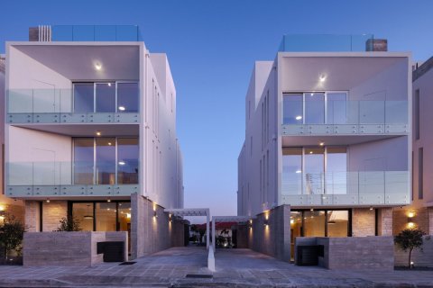 4 bedrooms Villa in Paphos,  No. 44342 15