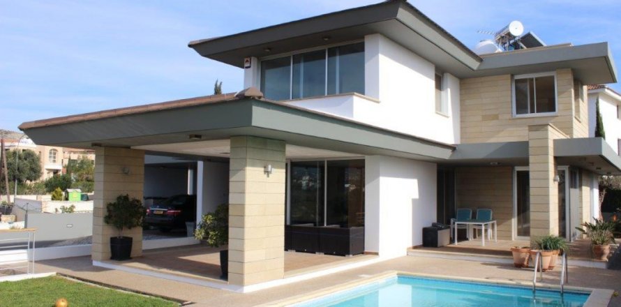 Вилла с 4 спальнями в Пафос,  № 38189