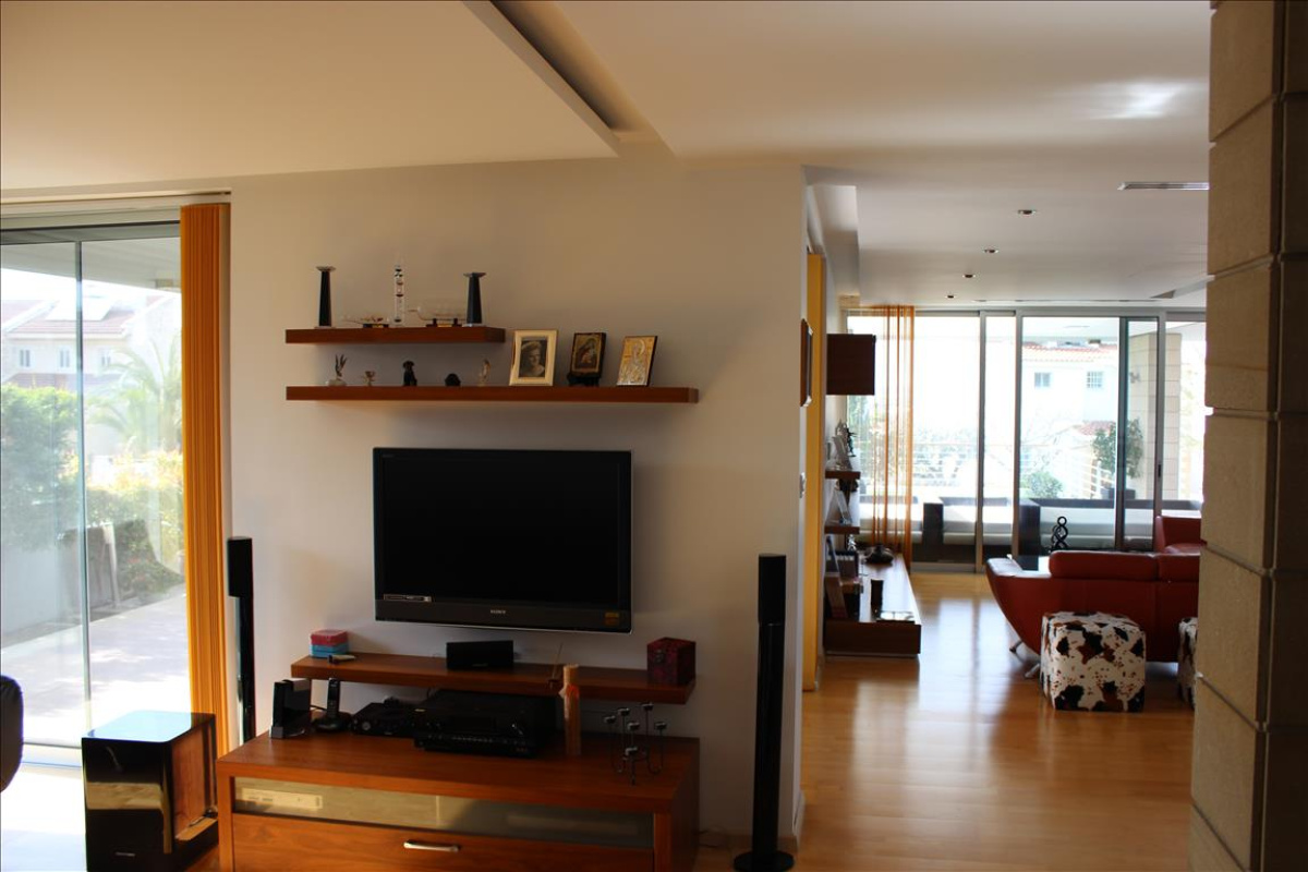 4 bedrooms Villa in Paphos, Cyprus No. 38189