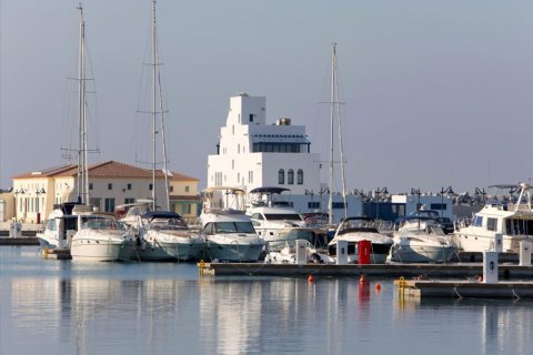 Вилла с 4 комнатами в Лимассол, Лимасол,  № 38187 3