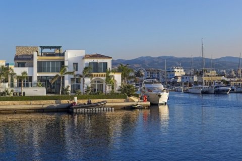 Вилла с 4 комнатами в Лимассол, Лимасол,  № 38187 15