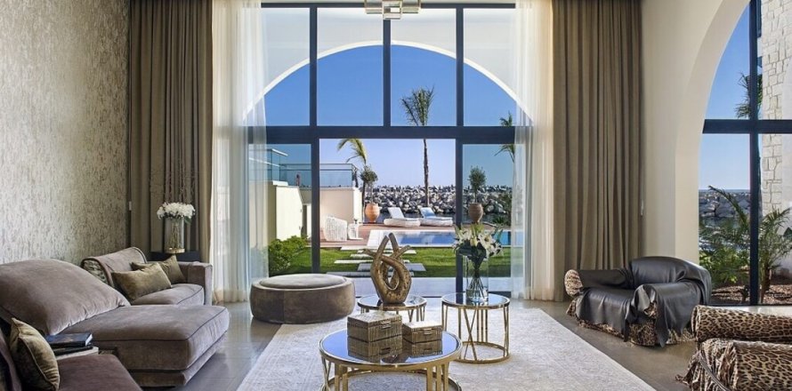 Вилла с 4 комнатами в Лимассол, Лимасол,  № 38187