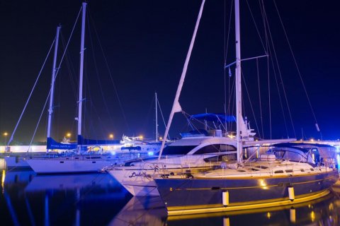 Вилла с 4 комнатами в Лимассол, Лимасол,  № 38187 13