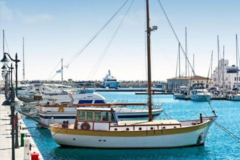 Вилла с 4 комнатами в Лимассол, Лимасол,  № 38187 6